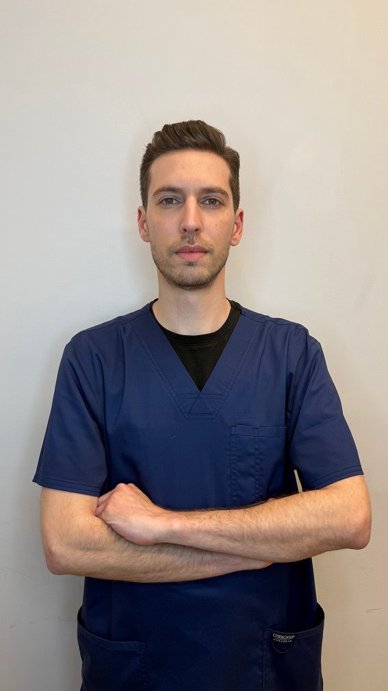 ד”ר יוני דללי- מנהל רפואי 